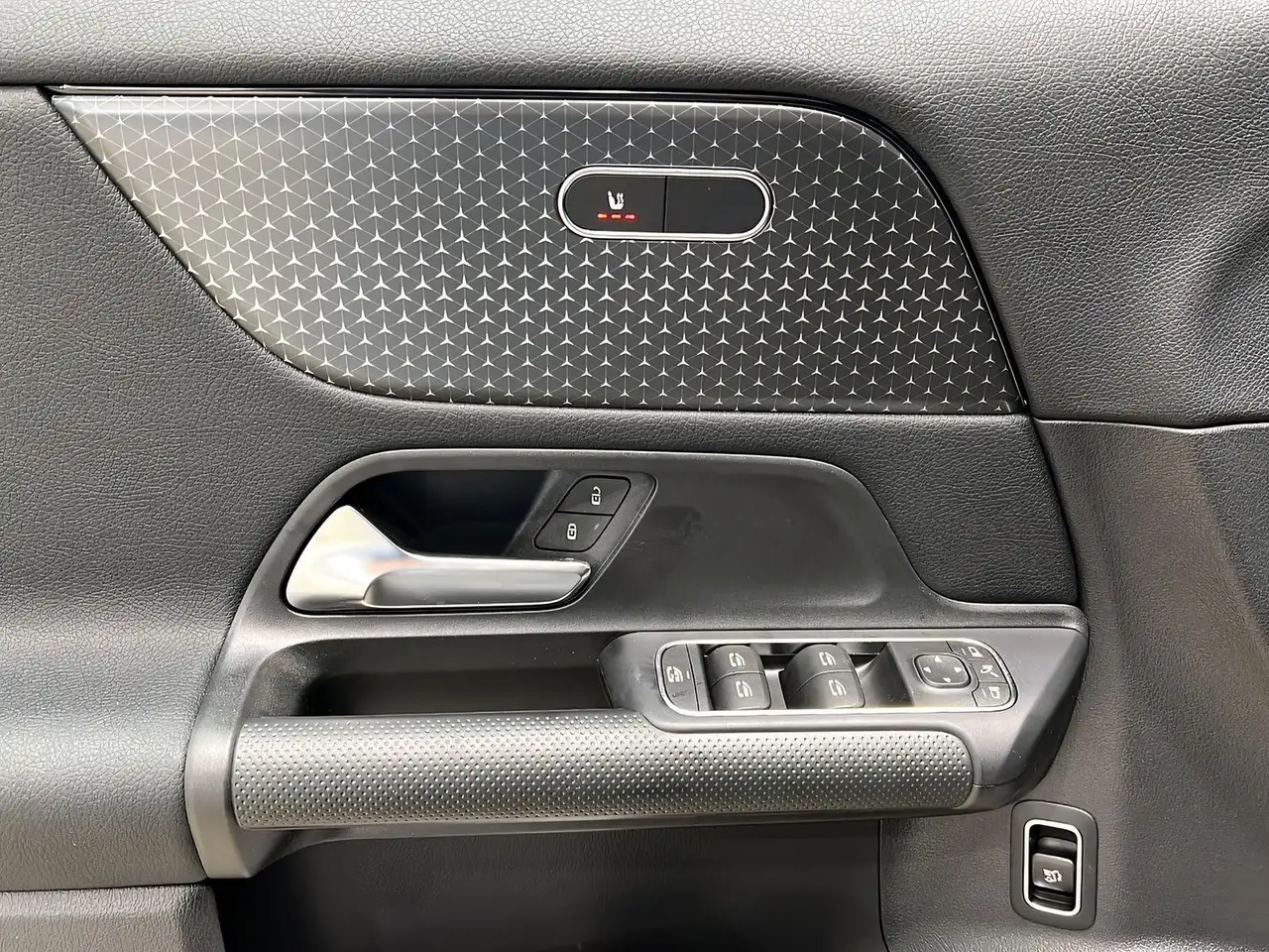 Mercedes-Benz GLA 200 LED+MBUX+PARKTRONIC+Kamera+DAB+AHK 13