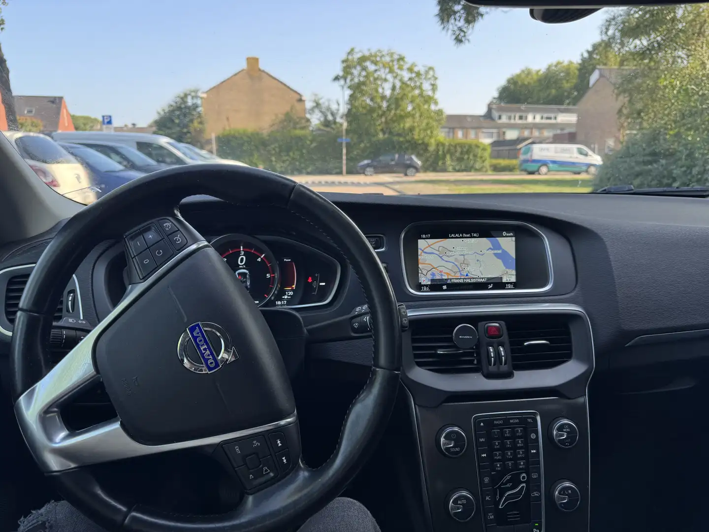 Volvo V40 2.0 D4 R-Design Bns Black - 1