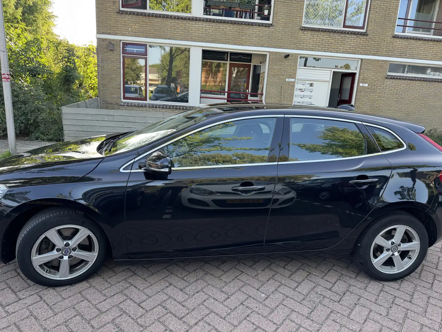 Volvo V40 2.0 D4 R-Design Bns Noir - 2