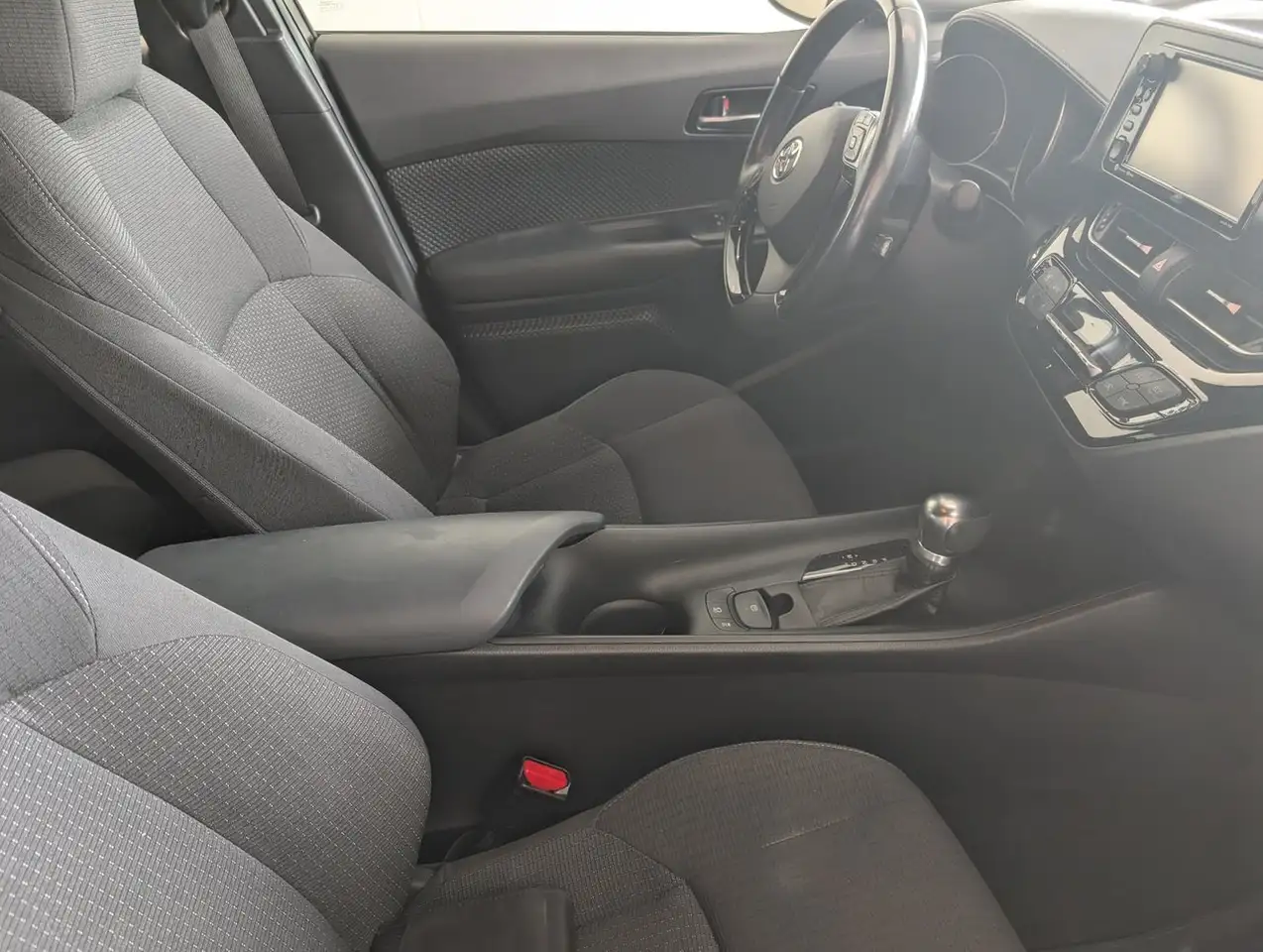 Toyota C-HR снимка Toyota C-HR
