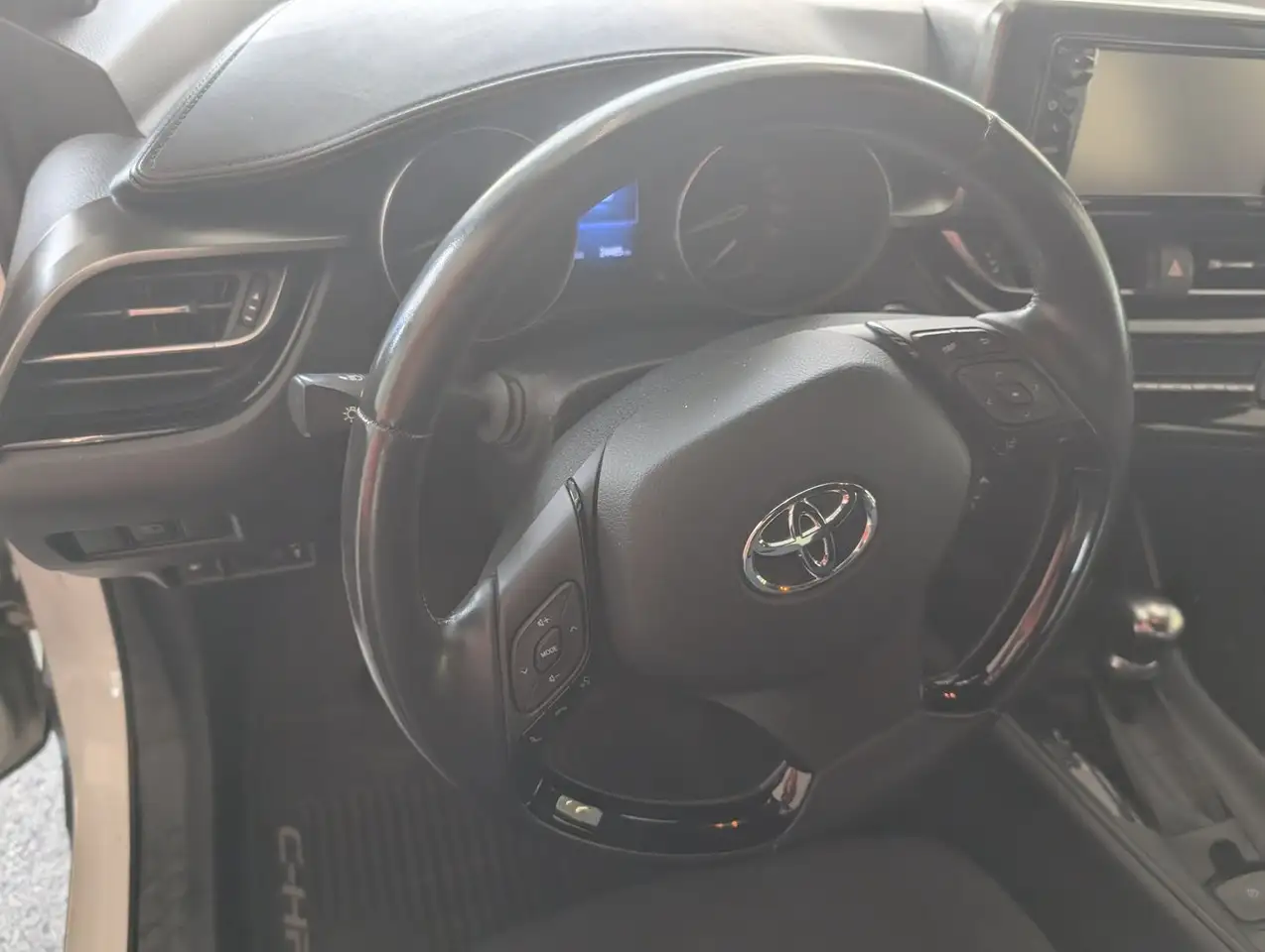 Toyota C-HR снимка Toyota C-HR