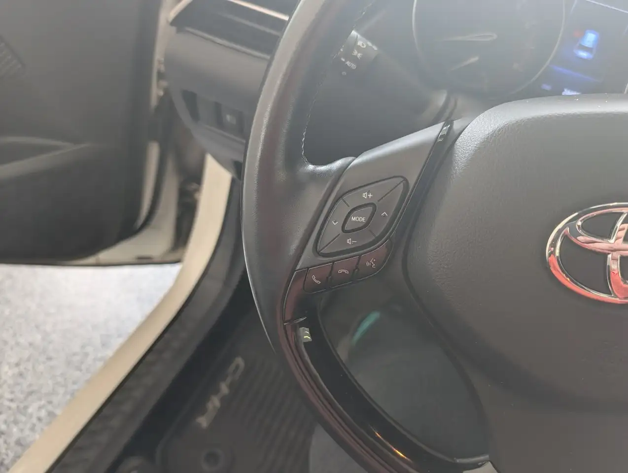 Toyota C-HR снимка Toyota C-HR