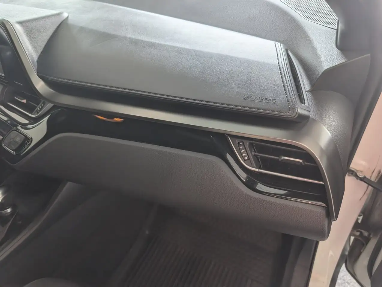 Toyota C-HR снимка Toyota C-HR