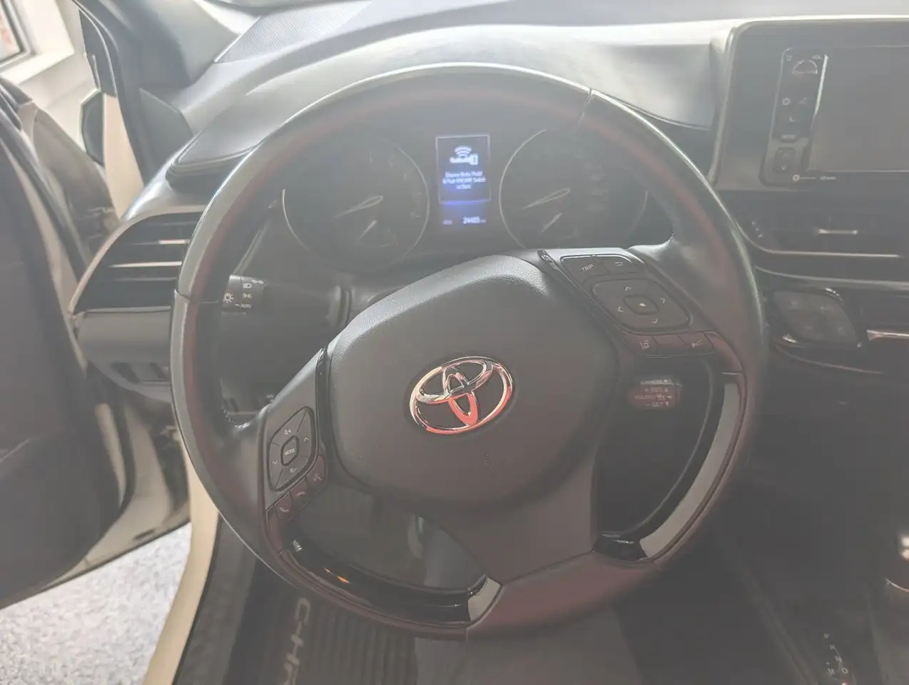 Toyota C-HR снимка Toyota C-HR