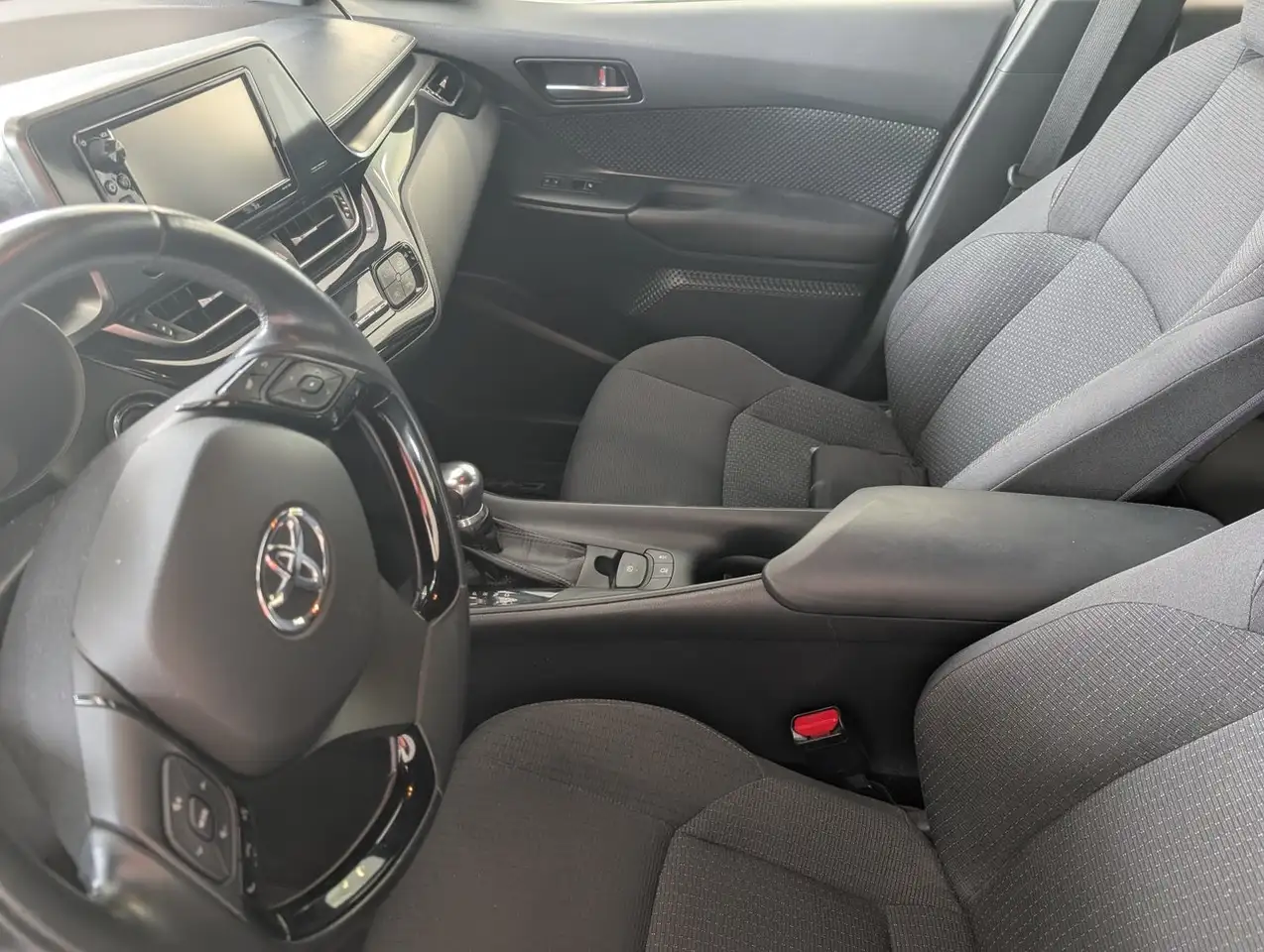 Toyota C-HR снимка Toyota C-HR