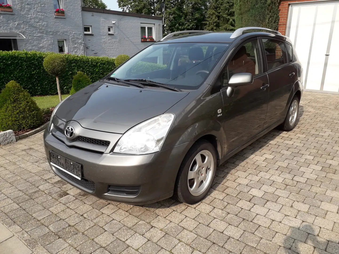Toyota Corolla Verso 1.6i VVT-i 16v Linea Terra Gris - 2