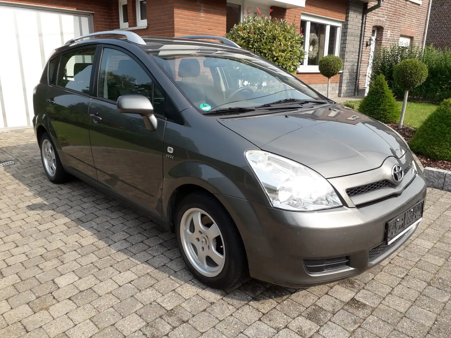Toyota Corolla Verso 1.6i VVT-i 16v Linea Terra Gris - 1