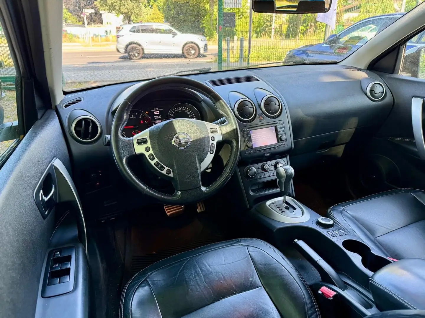 Nissan Qashqai 4X4 Navi Leder Klima Glasdach Alu Euro5 Automatik Grau - 2