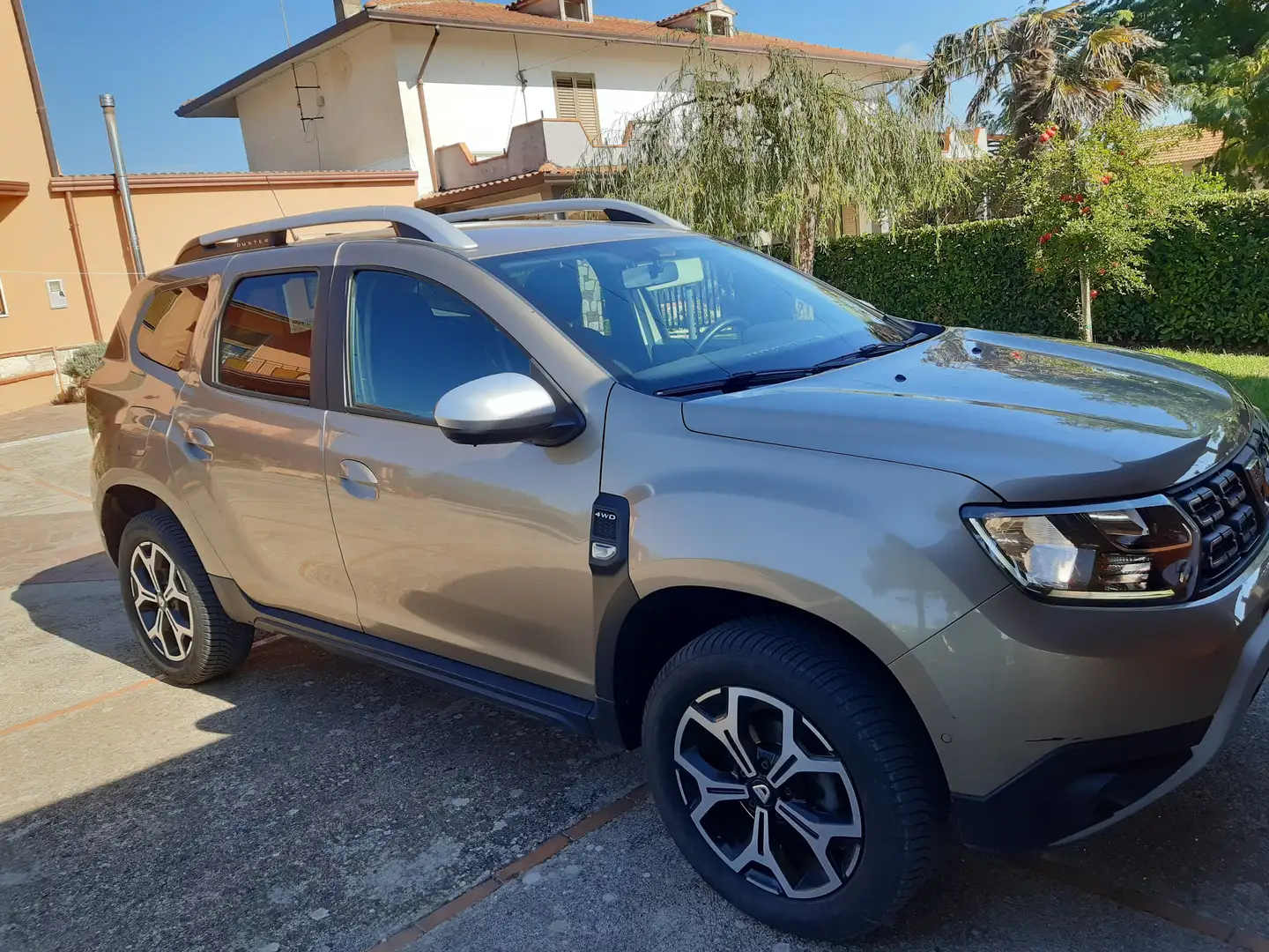 Dacia Duster Duster 1.5 blue dci Prestige 4x4 s Beżowy - 2