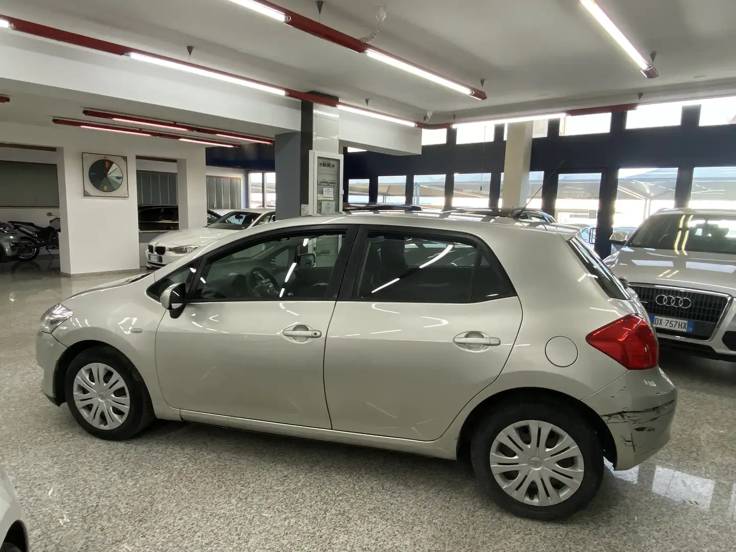 Toyota Auris 5p 1.4 d-4d Sol Oro - 2