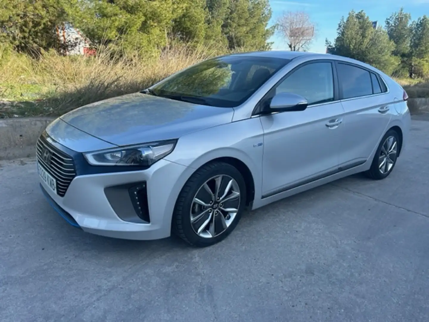 Hyundai IONIQ HEV 1.6 GDI Tecno Gris - 1