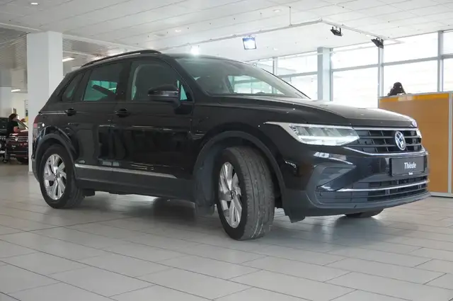 Volkswagen Tiguan view 4