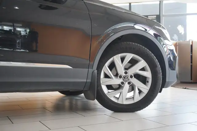 Volkswagen Tiguan view 5