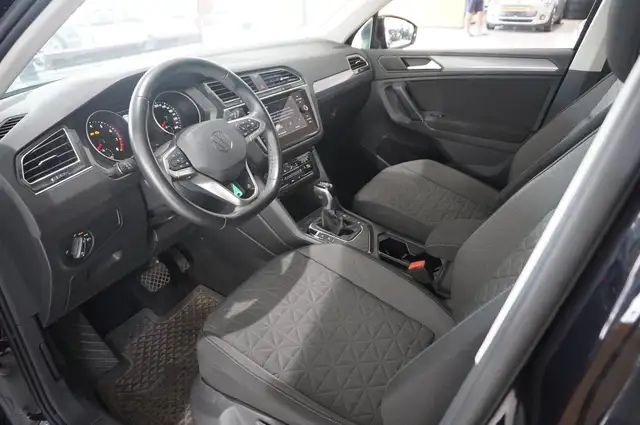 Volkswagen Tiguan view 8
