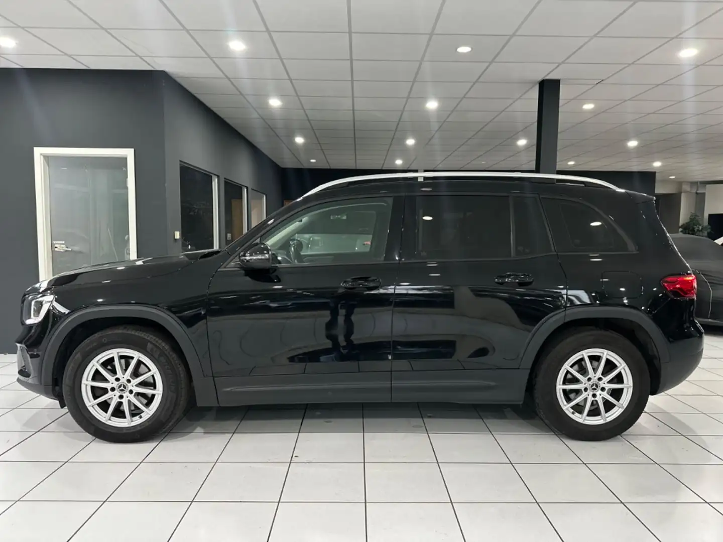 Mercedes-Benz GLB 200 Aut.*T-LEDER*WIDESCREEN*KAMERA*AHK*DAB* Schwarz - 2