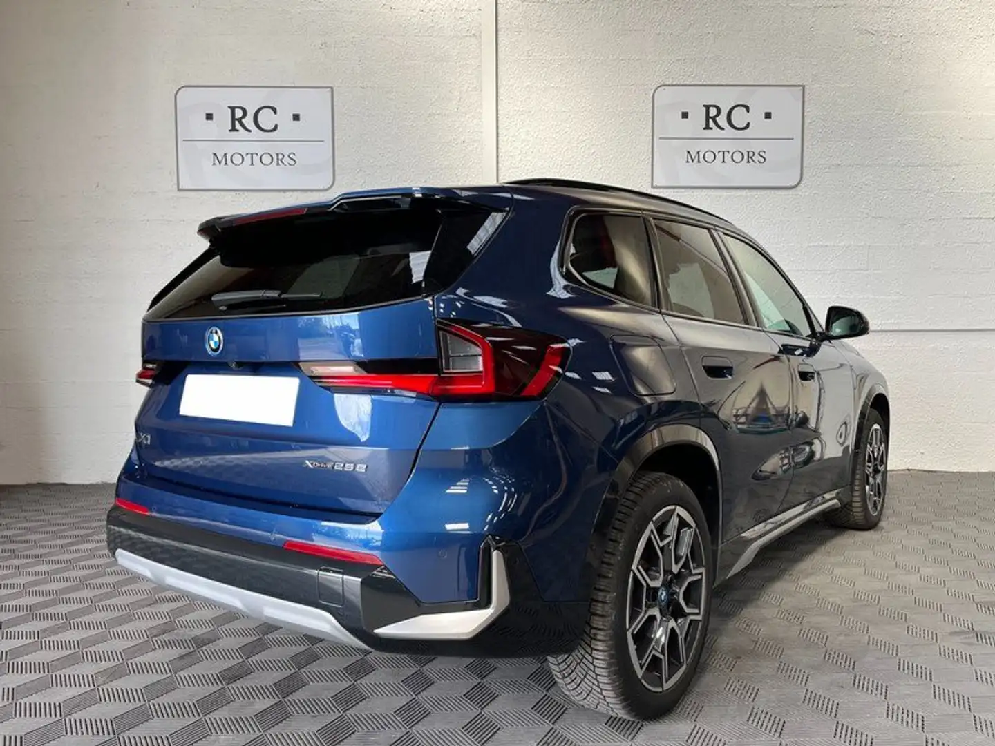 BMW X1 U11 25e xLine *PANO *Cam360 *ACC *HK *SiegeChauff Bleu - 2