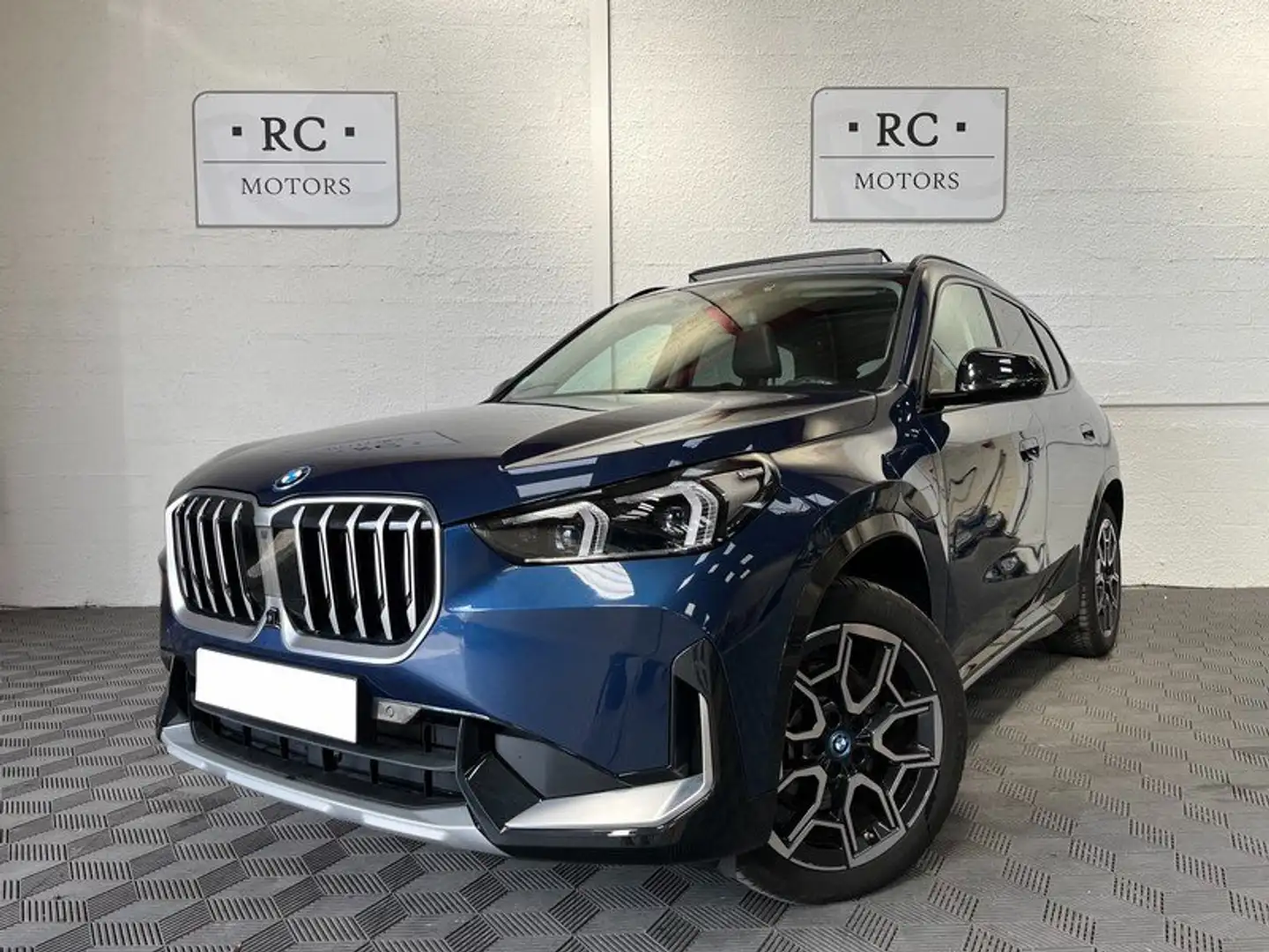 BMW X1 U11 25e xLine *PANO *Cam360 *ACC *HK *SiegeChauff Bleu - 1