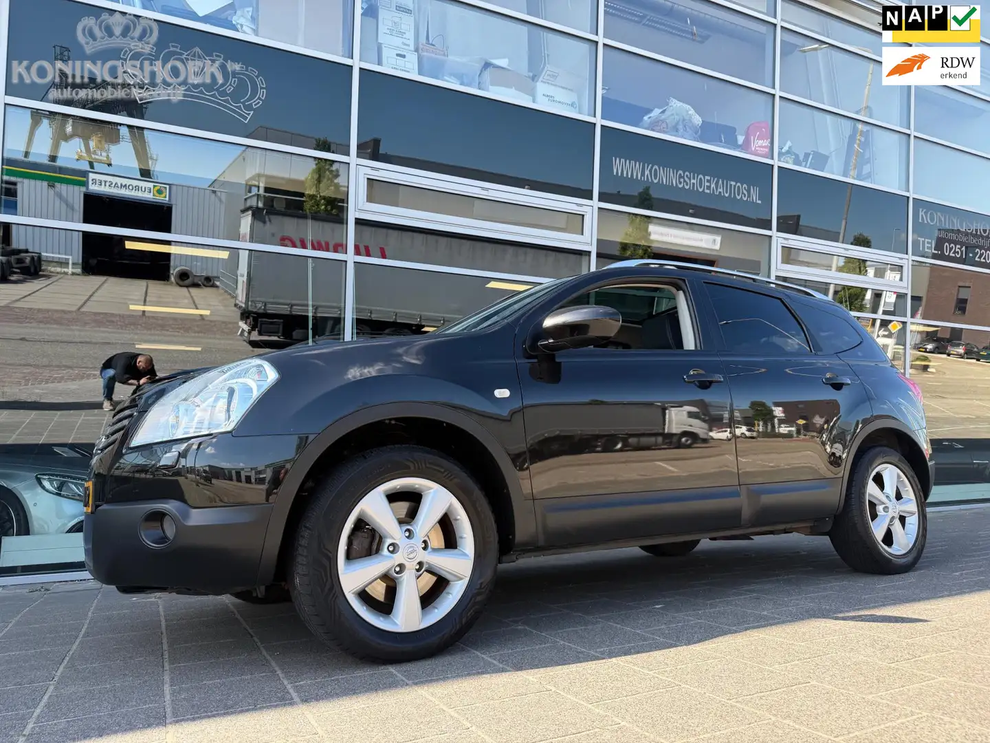 Nissan Qashqai+2 2.0 Tekna 4WD Automaat Youngtimer Zwart - 1