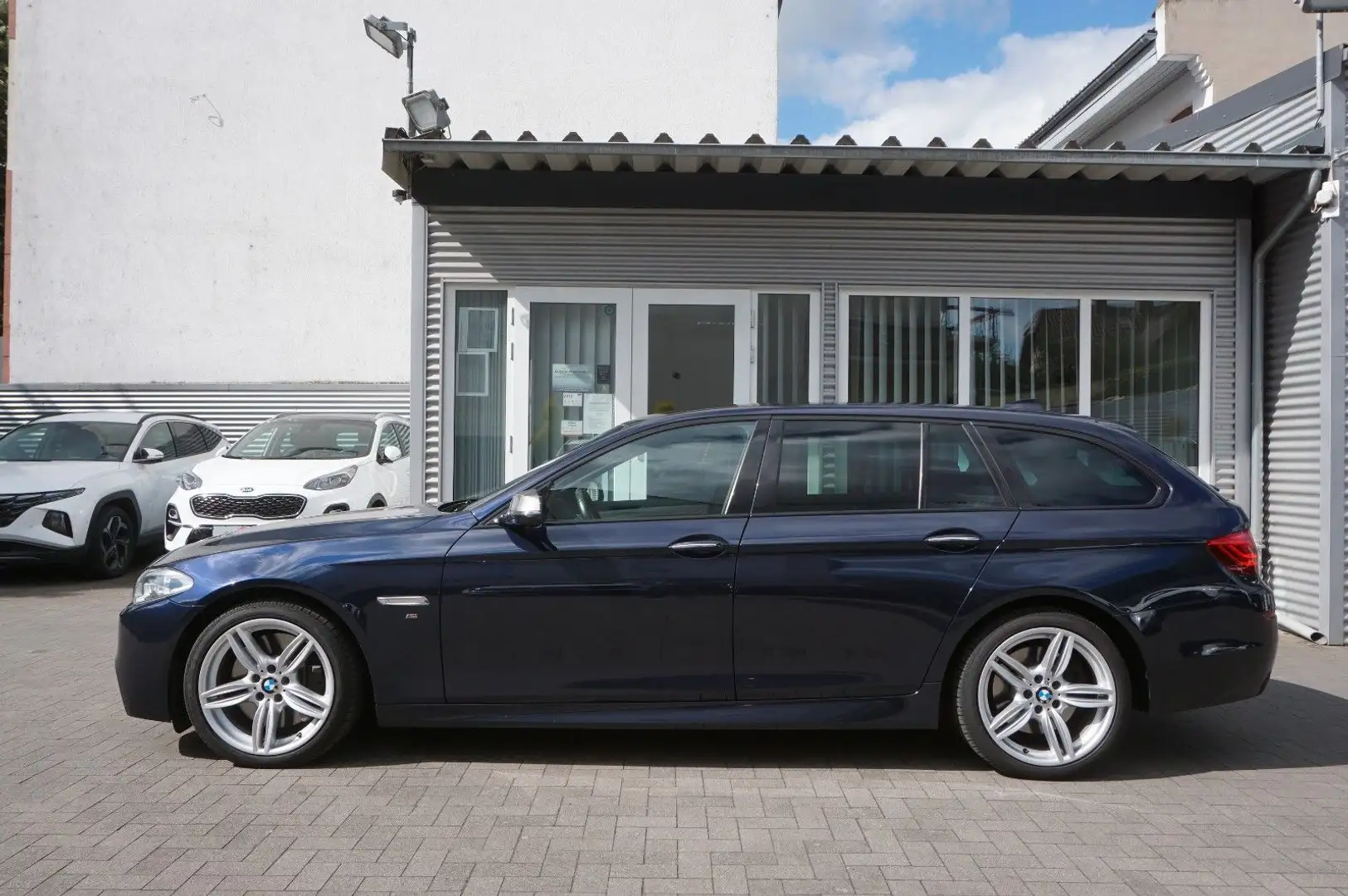BMW 550 d xDrive Touring AdaptiveDrive HUD 4SHZ eAHK Bleu - 2