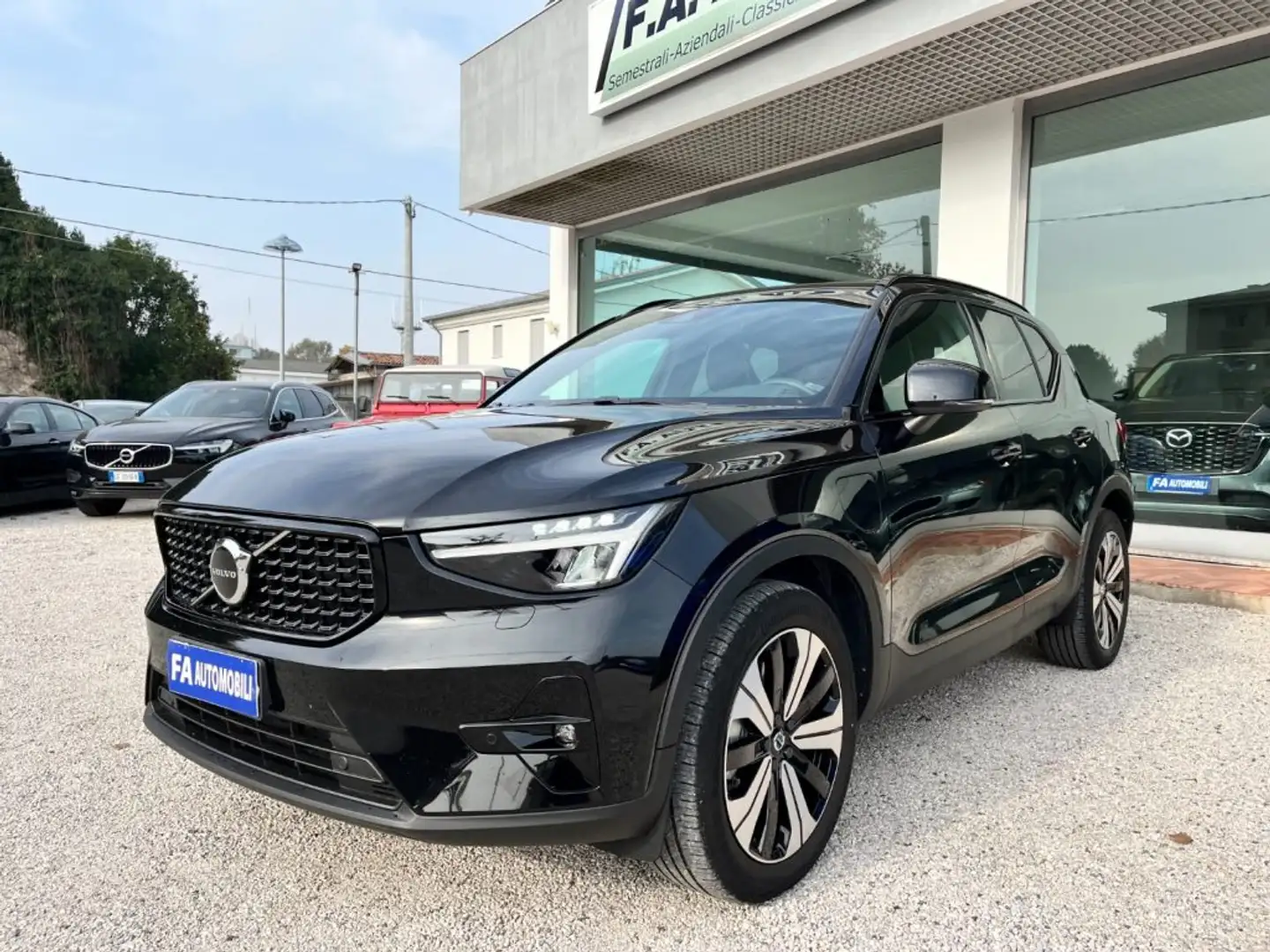 Volvo XC40 T4 Recharge Plug-in Hybrid autom. Ultimate Dark Nero - 2