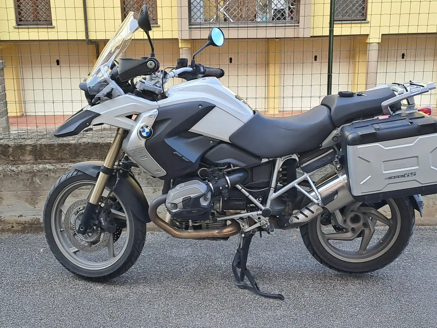 BMW R 1200 GS bijela - 1