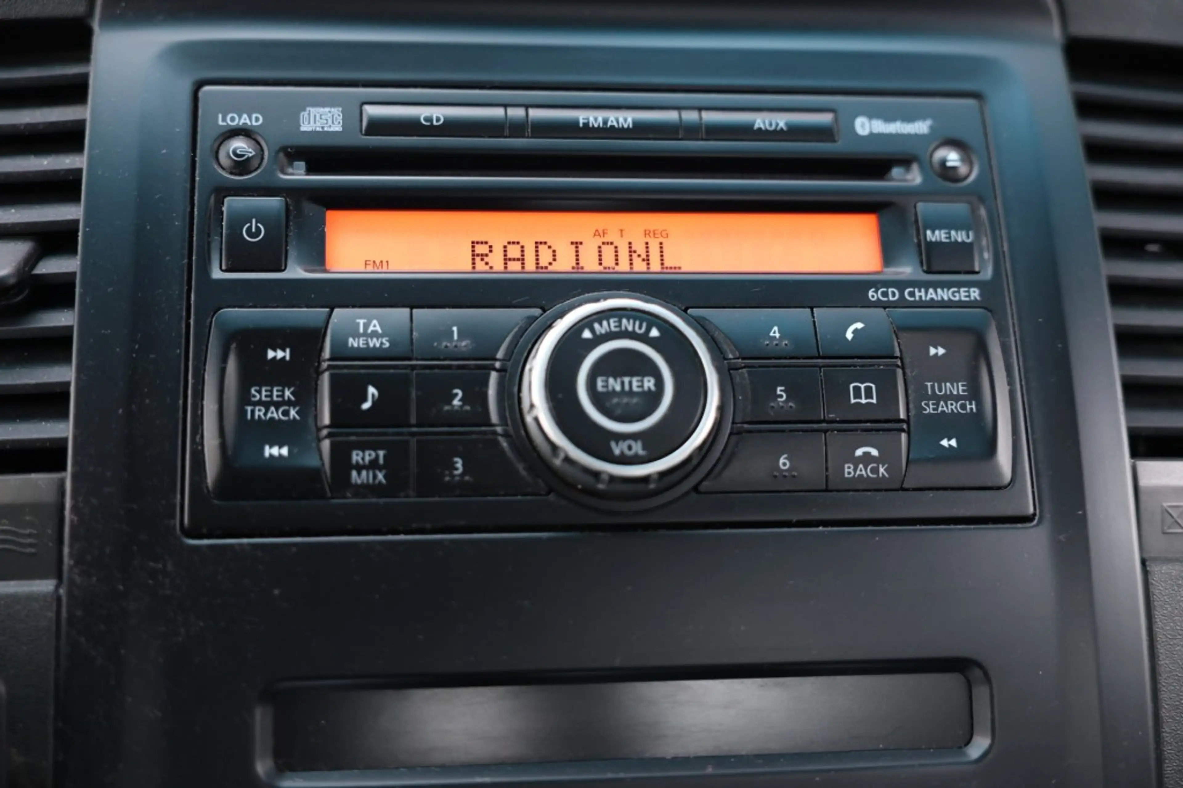 Nissan Navara 2.5 DCI SE 4WD VAN — photo 12