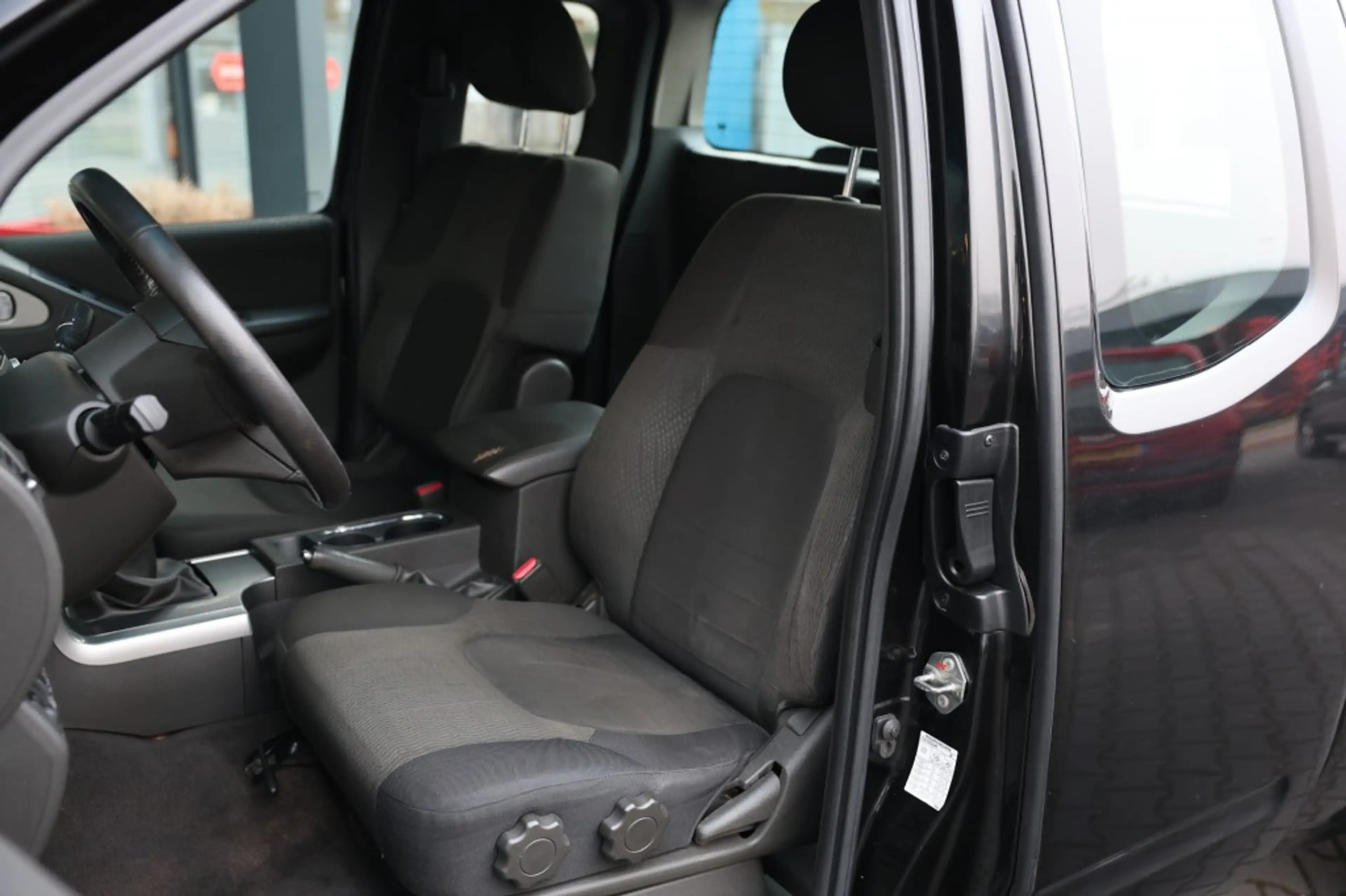 Nissan Navara 2.5 DCI SE 4WD VAN — photo 7