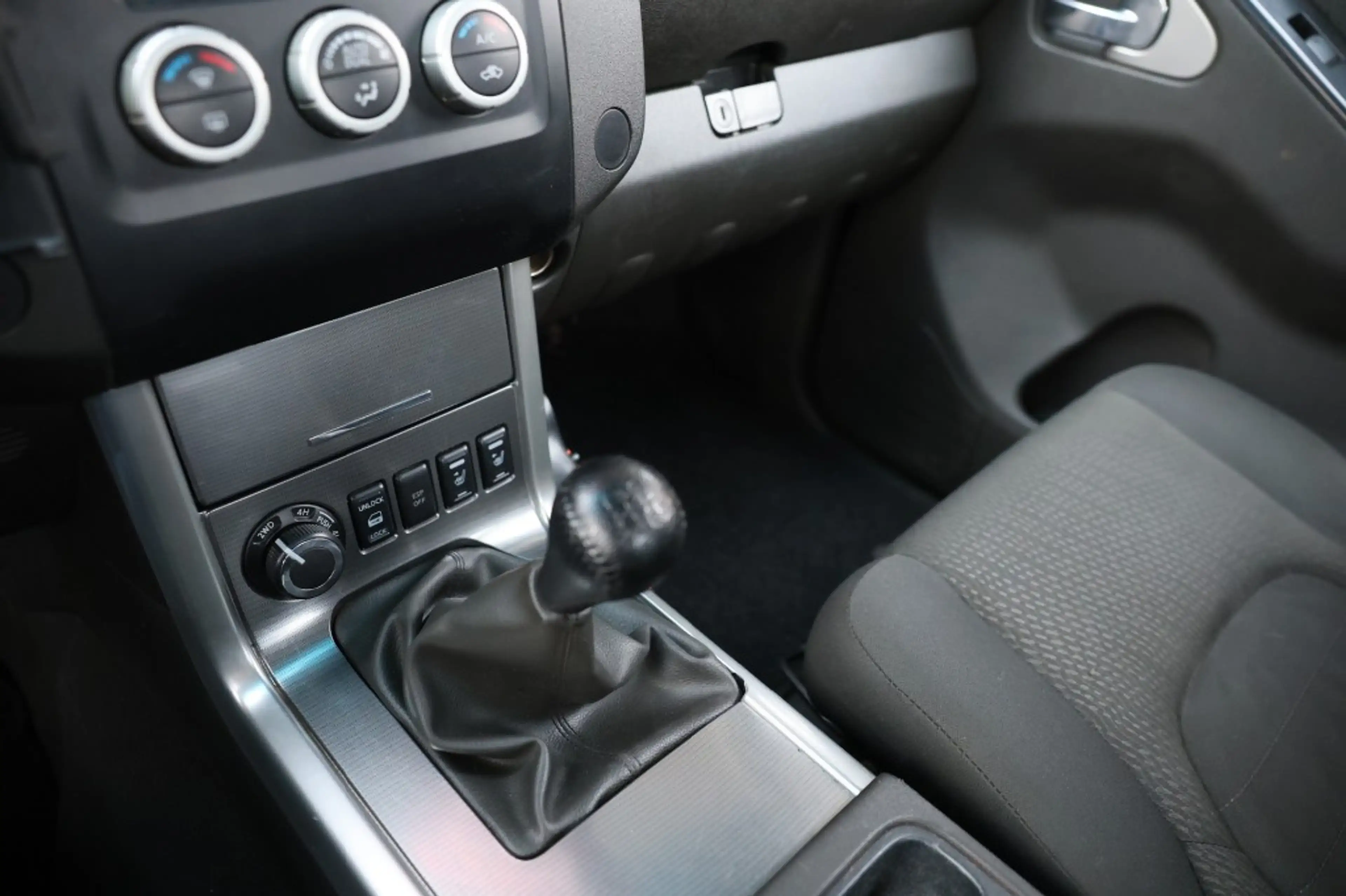 Nissan Navara 2.5 DCI SE 4WD VAN — photo 13