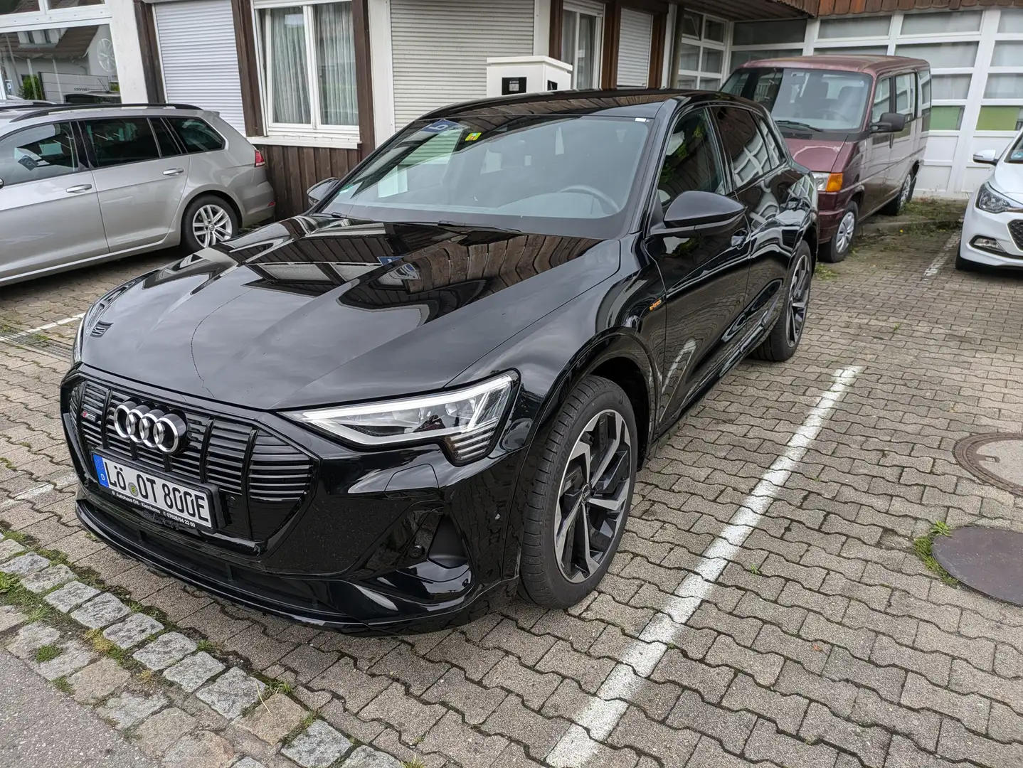 Audi e-tron 50 quattro S line Schwarz - 1