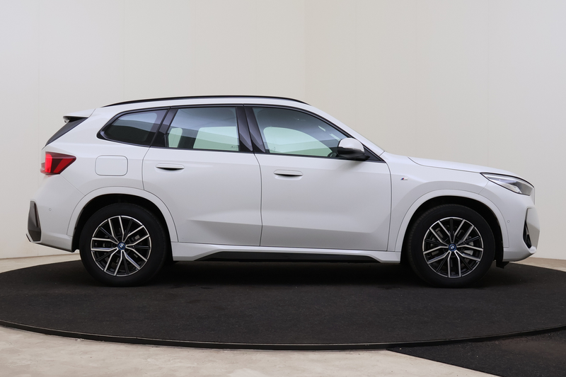 BMW X1 xDrive25e M Sport Automaat / Sportstoelen / Achter — photo 7