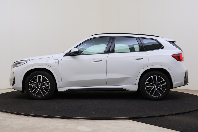 BMW X1 xDrive25e M Sport Automaat / Sportstoelen / Achter — photo 14