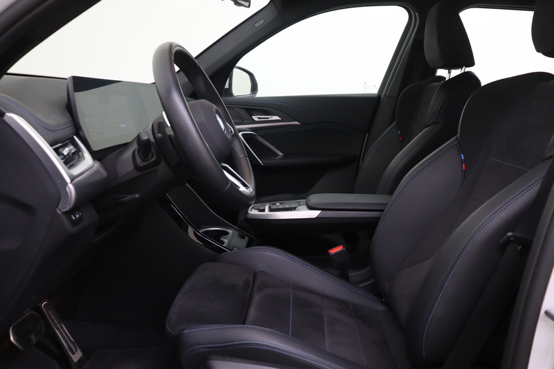 BMW X1 xDrive25e M Sport Automaat / Sportstoelen / Achter — photo 12
