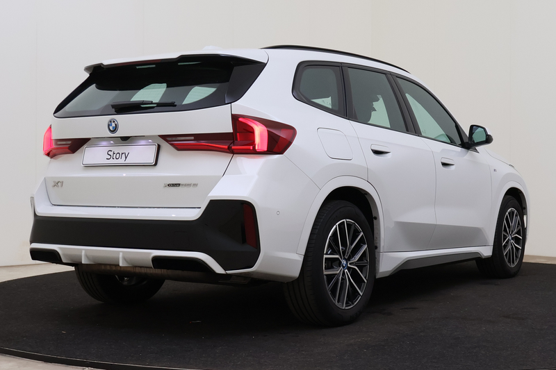 BMW X1 xDrive25e M Sport Automaat / Sportstoelen / Achter — photo 2