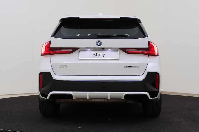 BMW X1 xDrive25e M Sport Automaat / Sportstoelen / Achter — photo 5