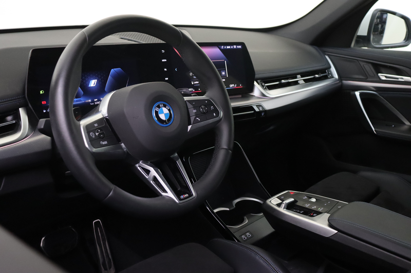 BMW X1 xDrive25e M Sport Automaat / Sportstoelen / Achter — photo 3