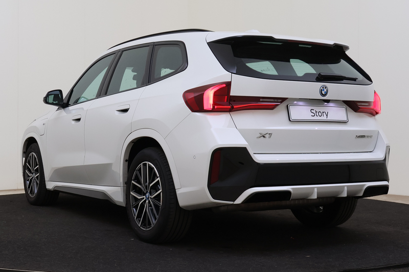 BMW X1 xDrive25e M Sport Automaat / Sportstoelen / Achter — photo 15