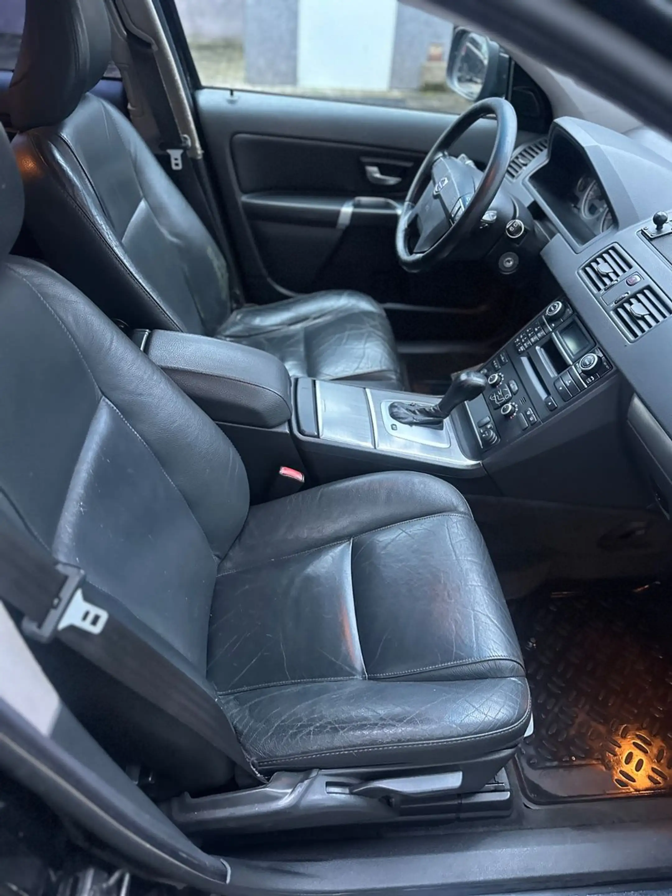 Volvo XC90 D5 2,4l,AWD,Automatik,Leder, AHK — photo 8