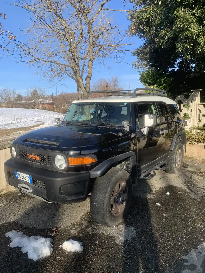 Toyota FJ Cruiser Schwarz - 1