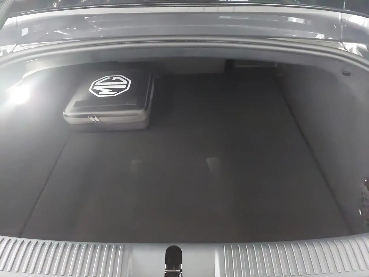 MG Cyberster CYBERSTER EV 77 KWH XPOWER ALCANTARA-GRAU 15