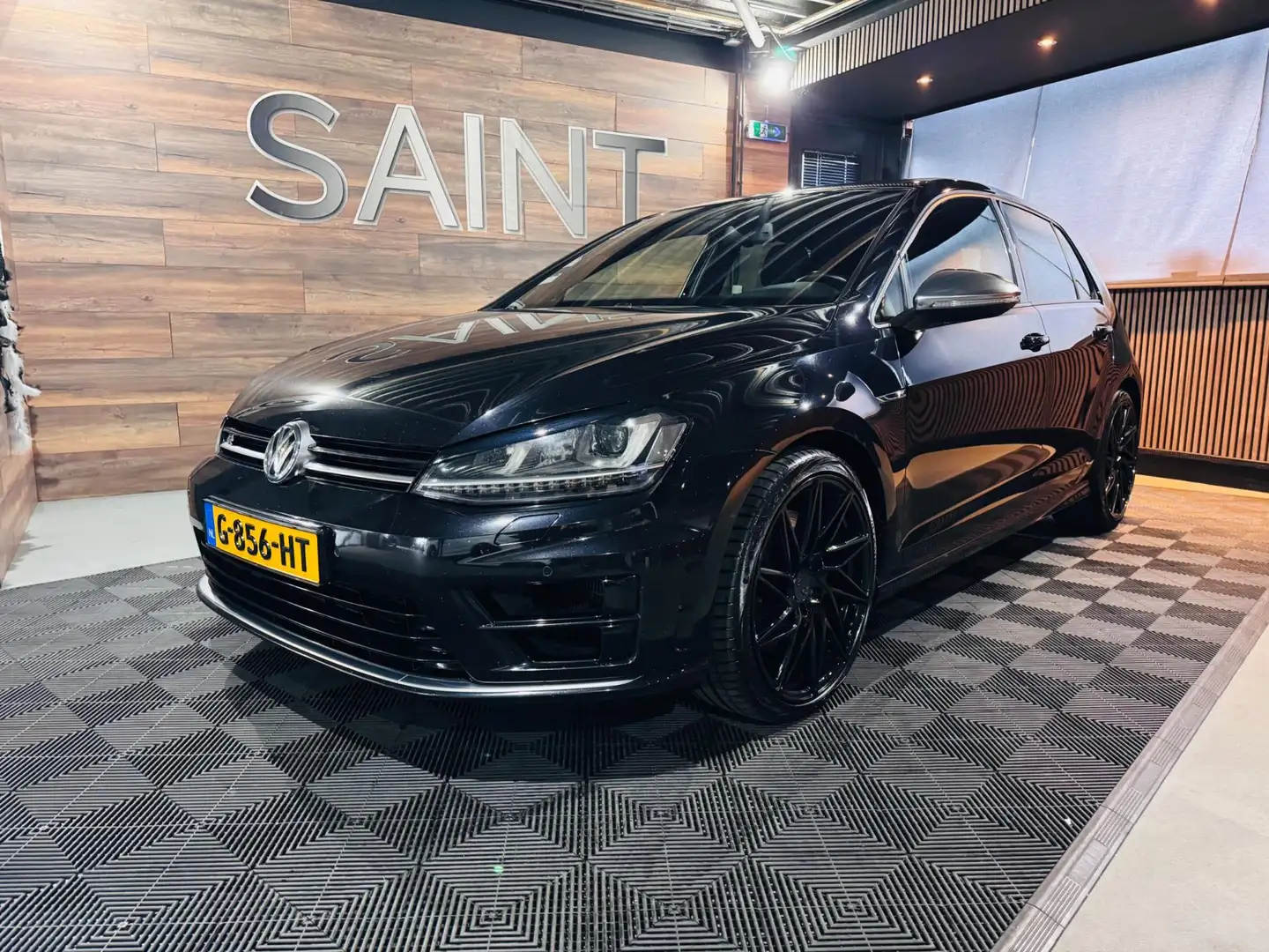 Volkswagen Golf | 380 PK | 2.0 TSI R 4Motion Zwart - 1