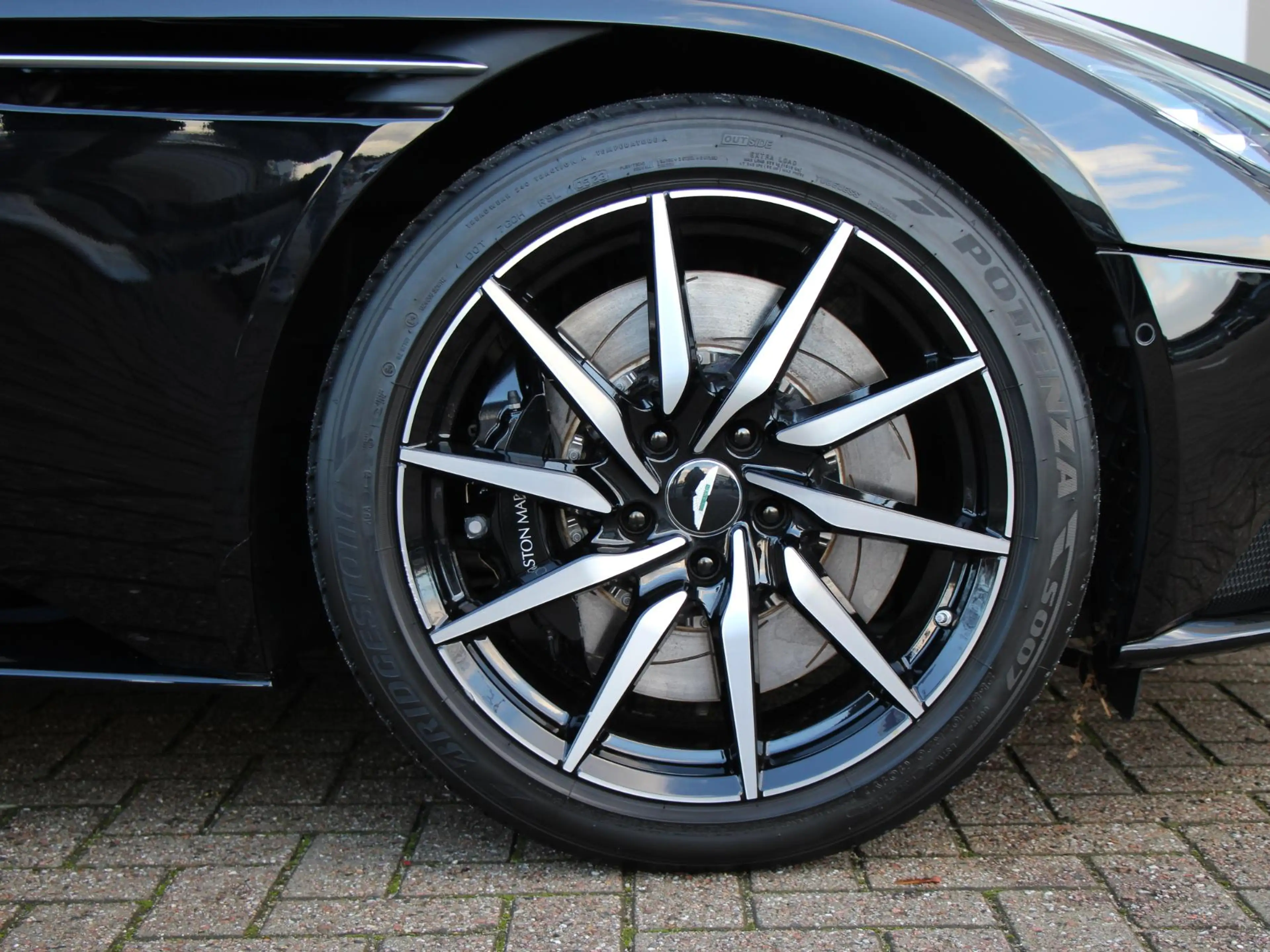 Aston Martin DB11 4.0 V8 | Adaptief onderstel | Sport uitlaat | 20" — photo 5