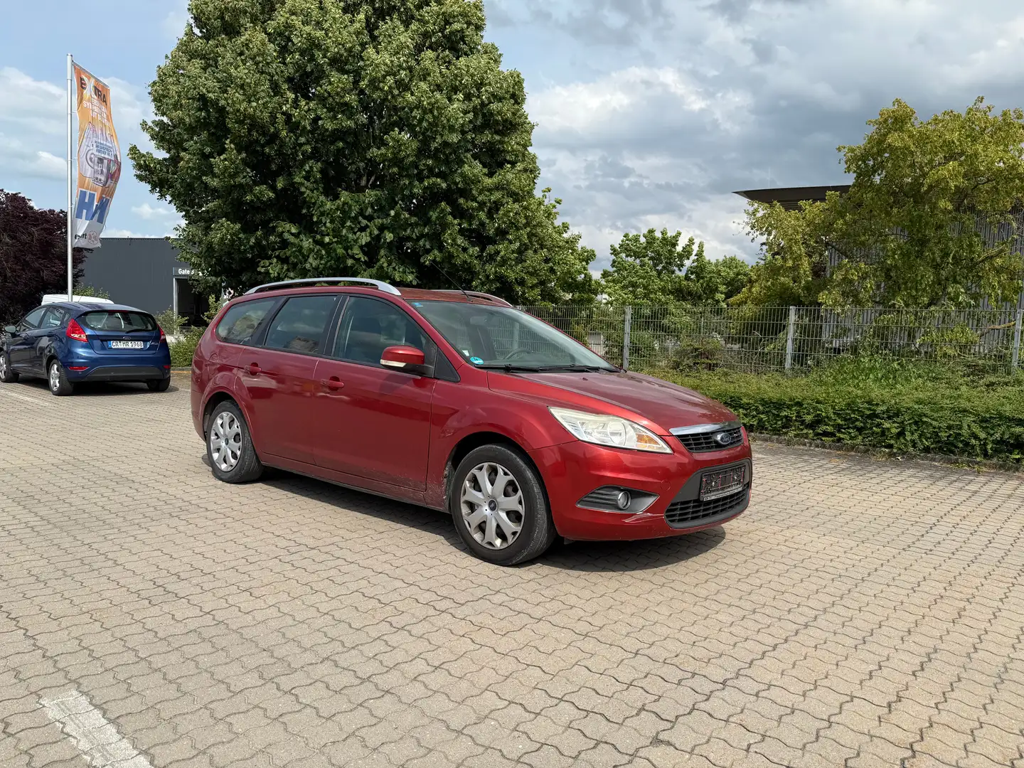 Ford Focus Style , Klimaautomatik , AHK Rot - 1