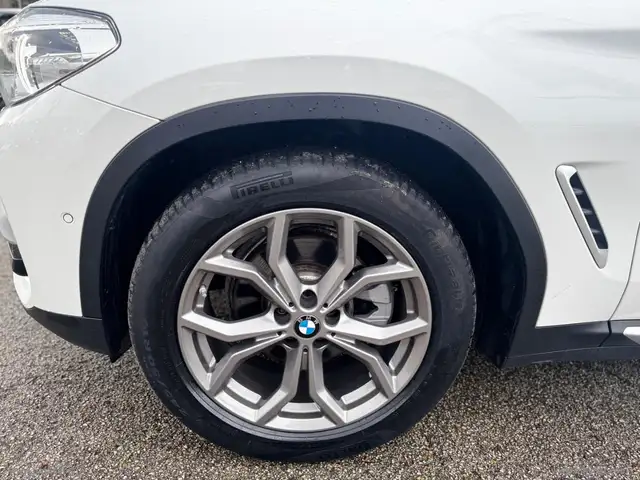 BMW X3 view 4