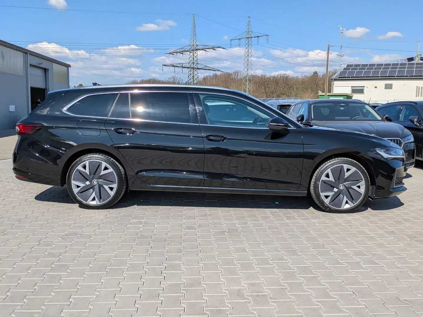 Skoda Superb 2.0 TDI 4x4 Selection MATRIX*AHK*PANO*19" Schwarz - 2