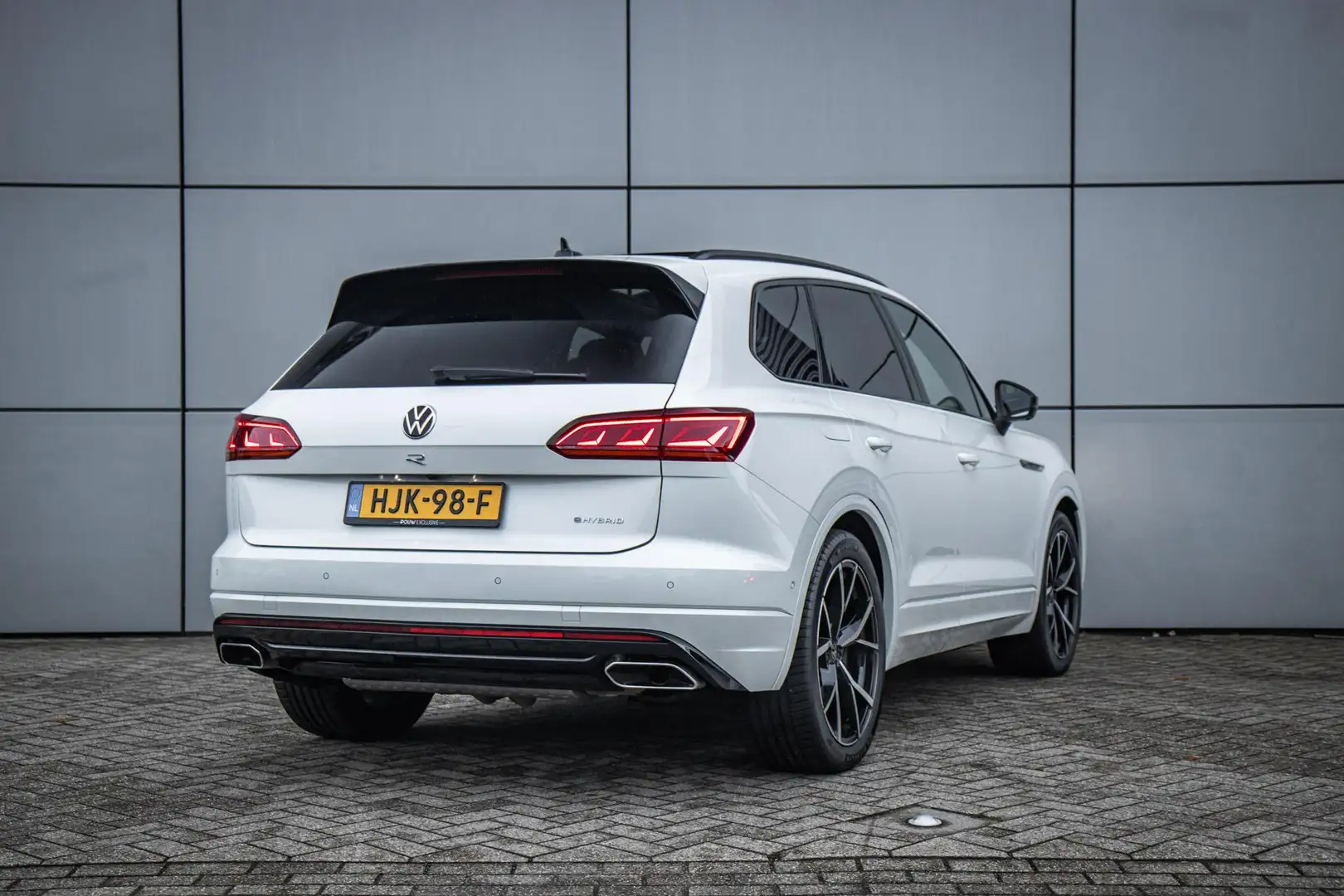 Volkswagen Touareg R 3.0 TSI 462pk eHybrid 4MOTION | Panoramadak | Lu Wit - 2