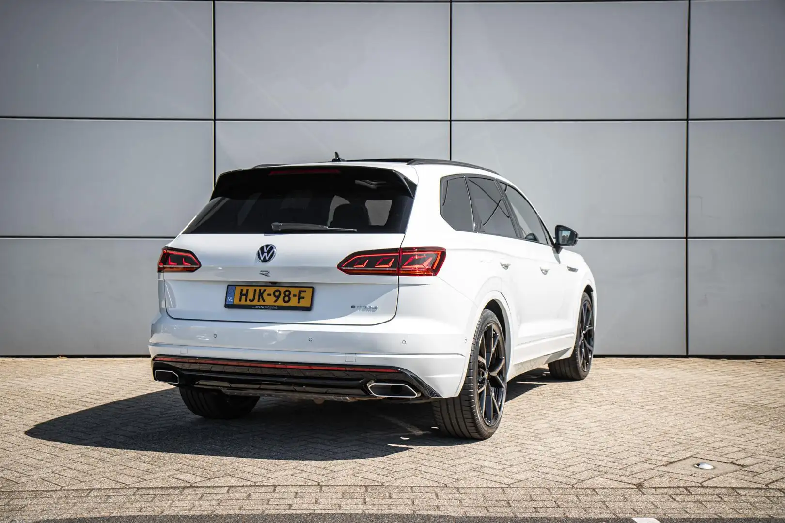 Volkswagen Touareg R 3.0 TSI 462pk eHybrid 4MOTION | Panoramadak | Lu Wit - 2