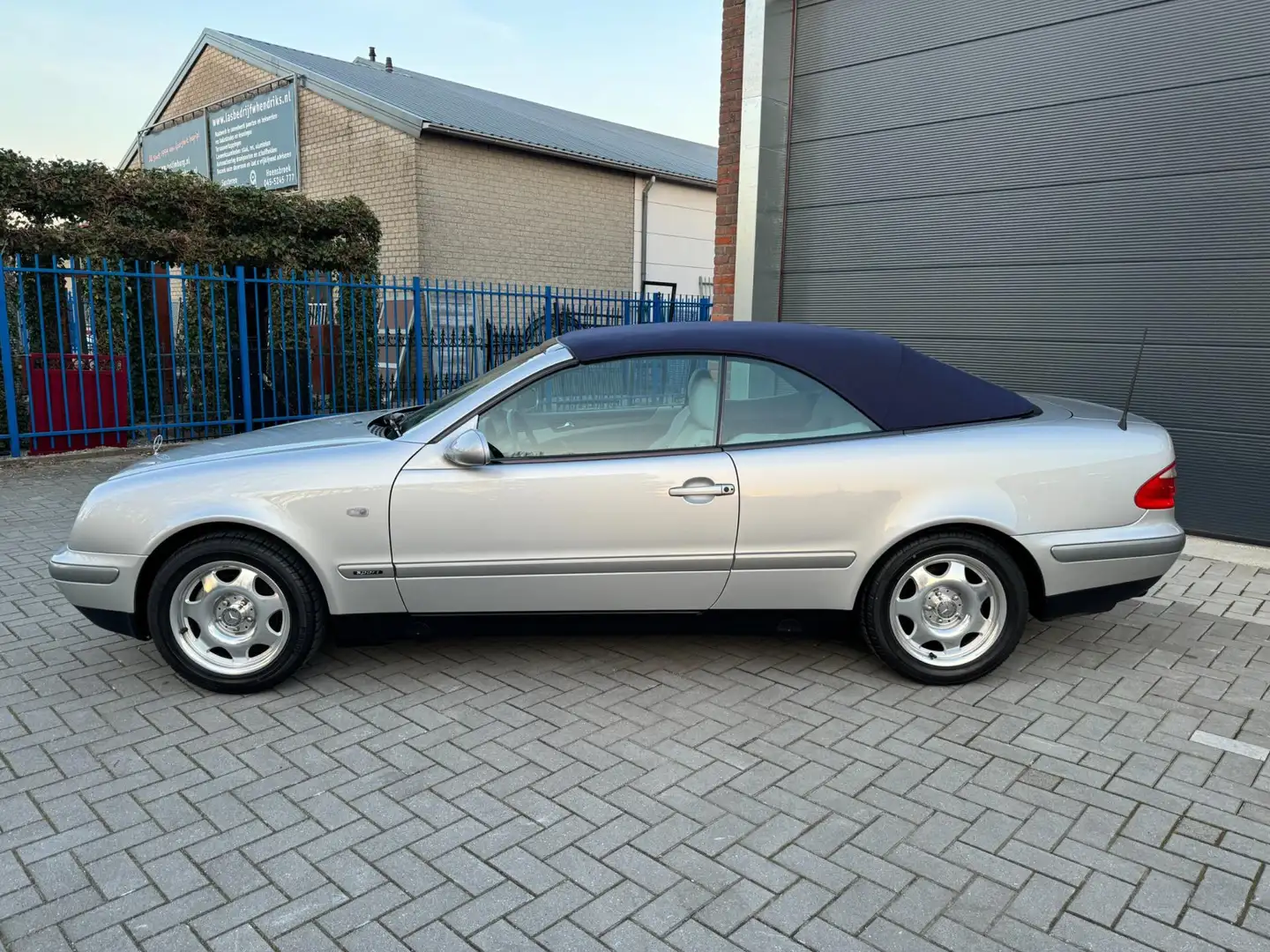 Mercedes-Benz CLK 200 Cabrio Avantgarde, "FABRIEKSNIEUW" Grijs - 2