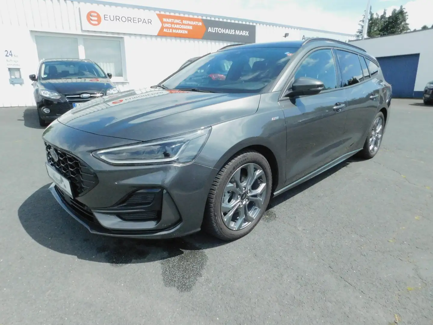 Ford Focus Turnier ST-Line Grau - 1