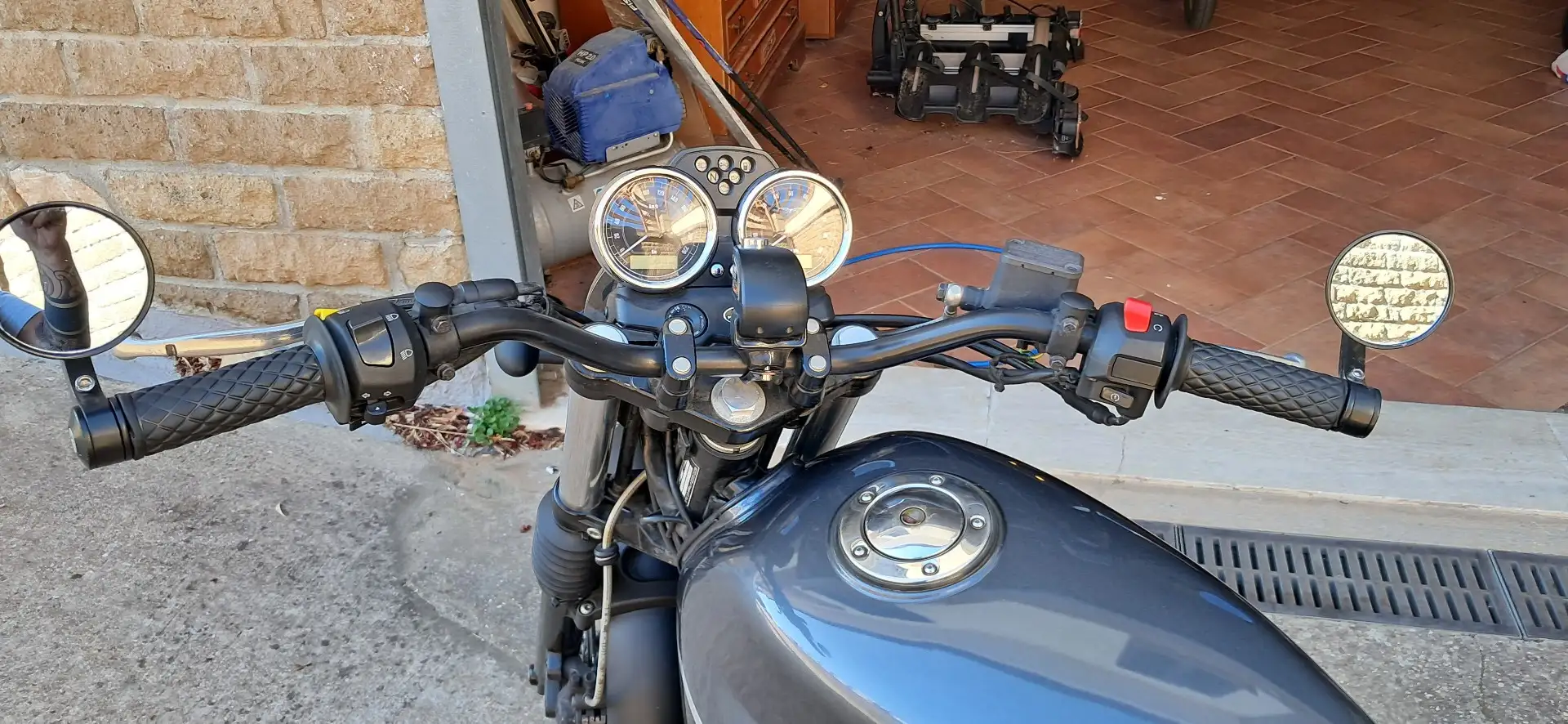 Moto Guzzi V 7 special Šedá - 1