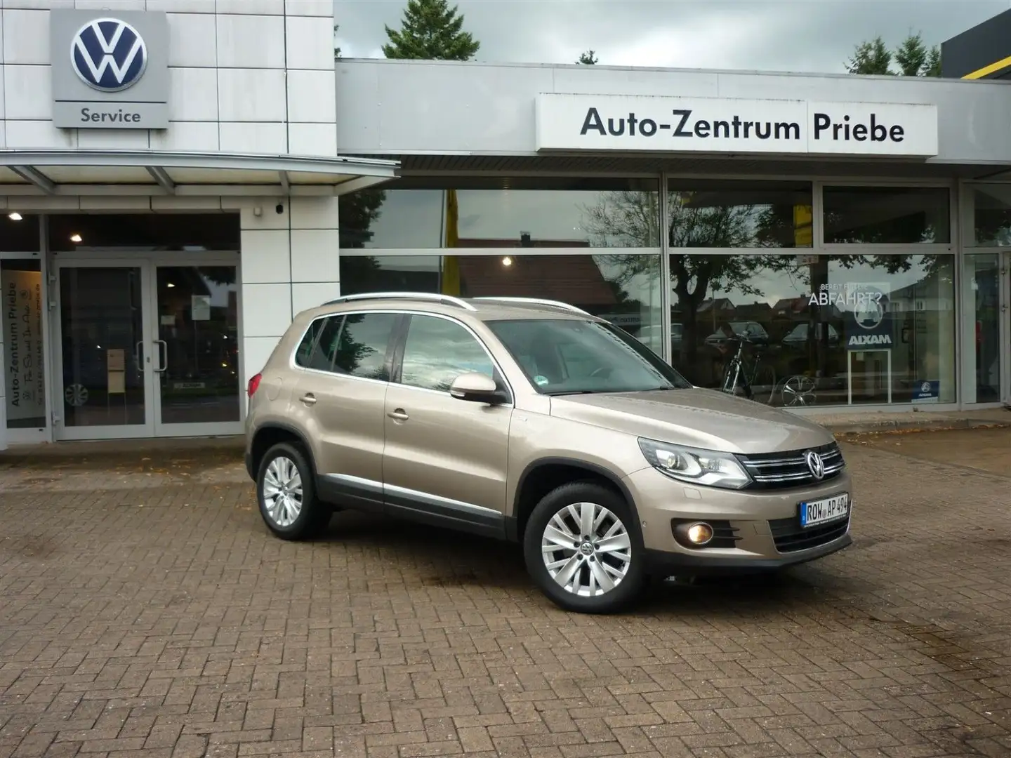 Volkswagen Tiguan Life 4Motion 2,0l TSI+AHK+Tempomat+Sitzh. Beige - 1